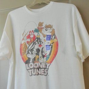 NWT Looney Tunes T-Shirt in the Old Bulls-Eye Logo Style